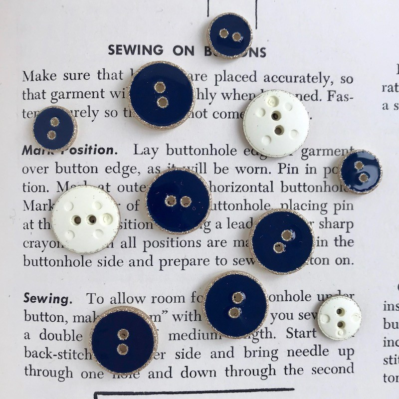 Enamelled Button - Gray, gold